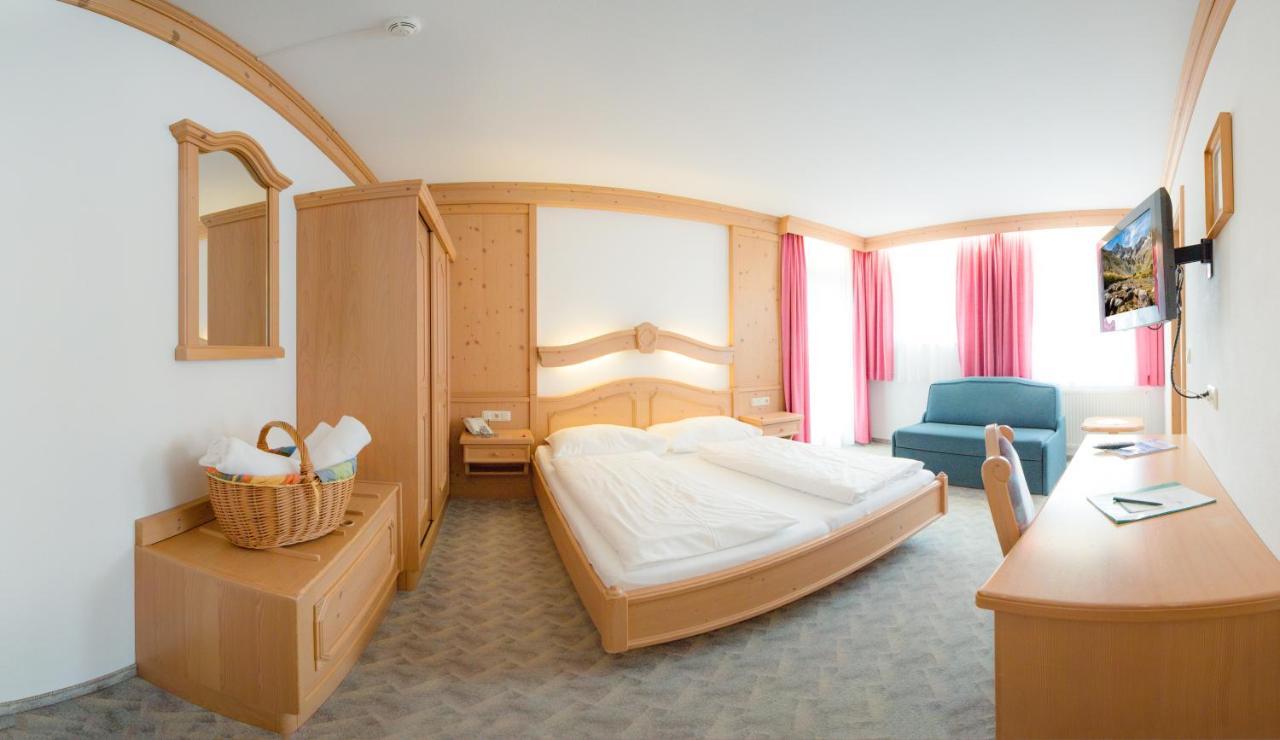 Hotel Zum Gruenen Tor 턱스 외부 사진