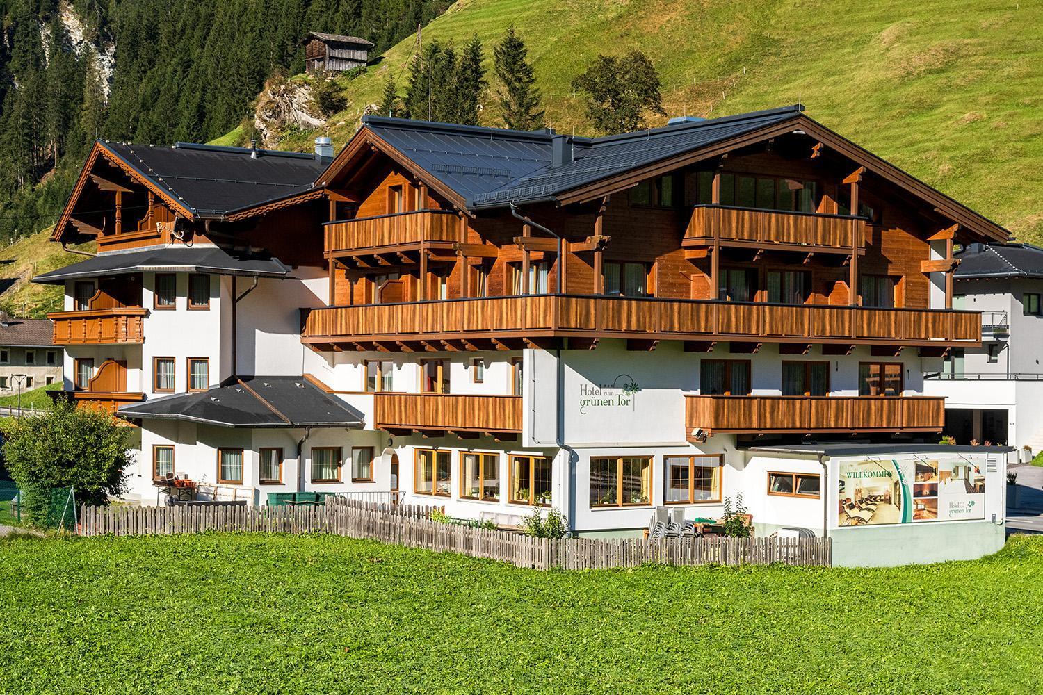 Hotel Zum Gruenen Tor 턱스 외부 사진