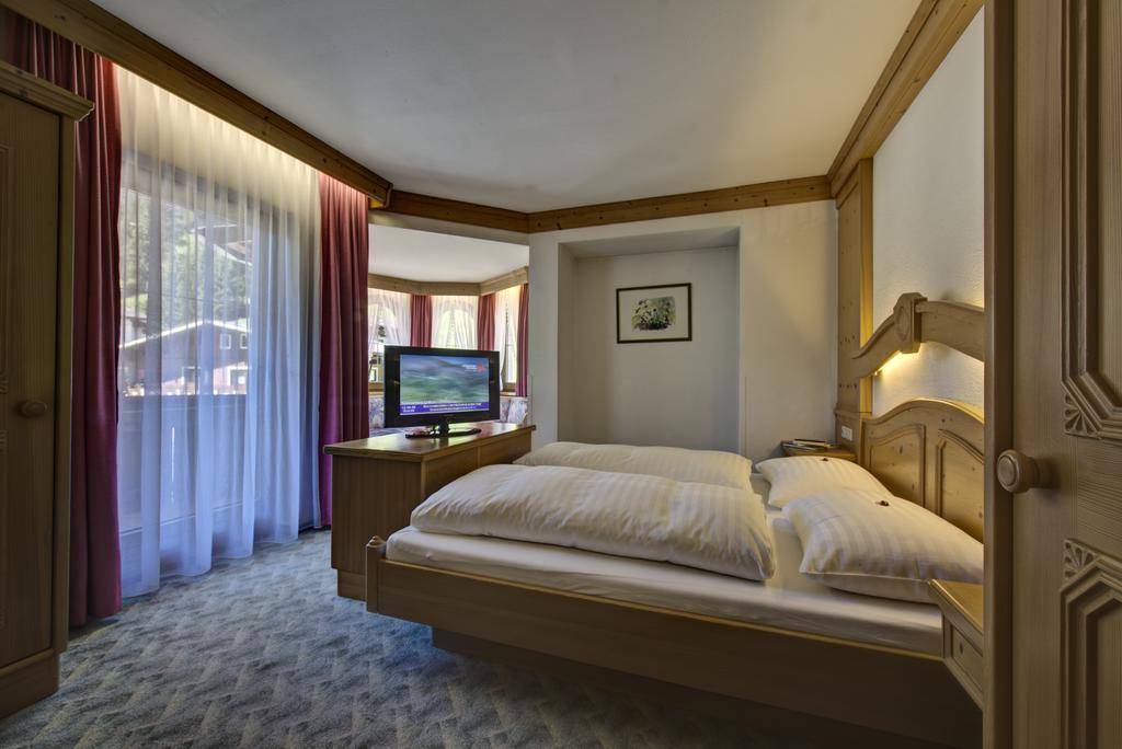 Hotel Zum Gruenen Tor 턱스 외부 사진