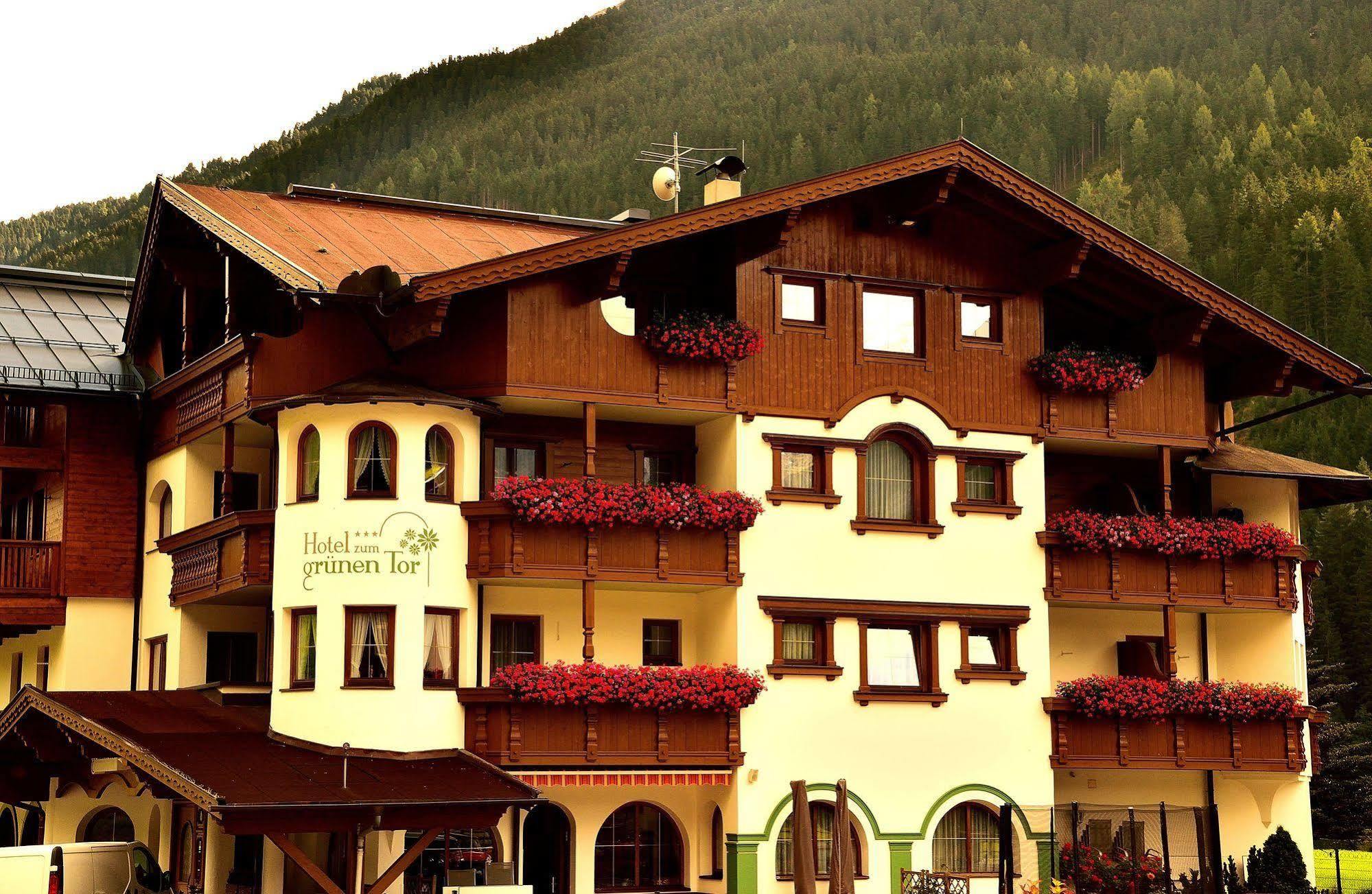 Hotel Zum Gruenen Tor 턱스 외부 사진