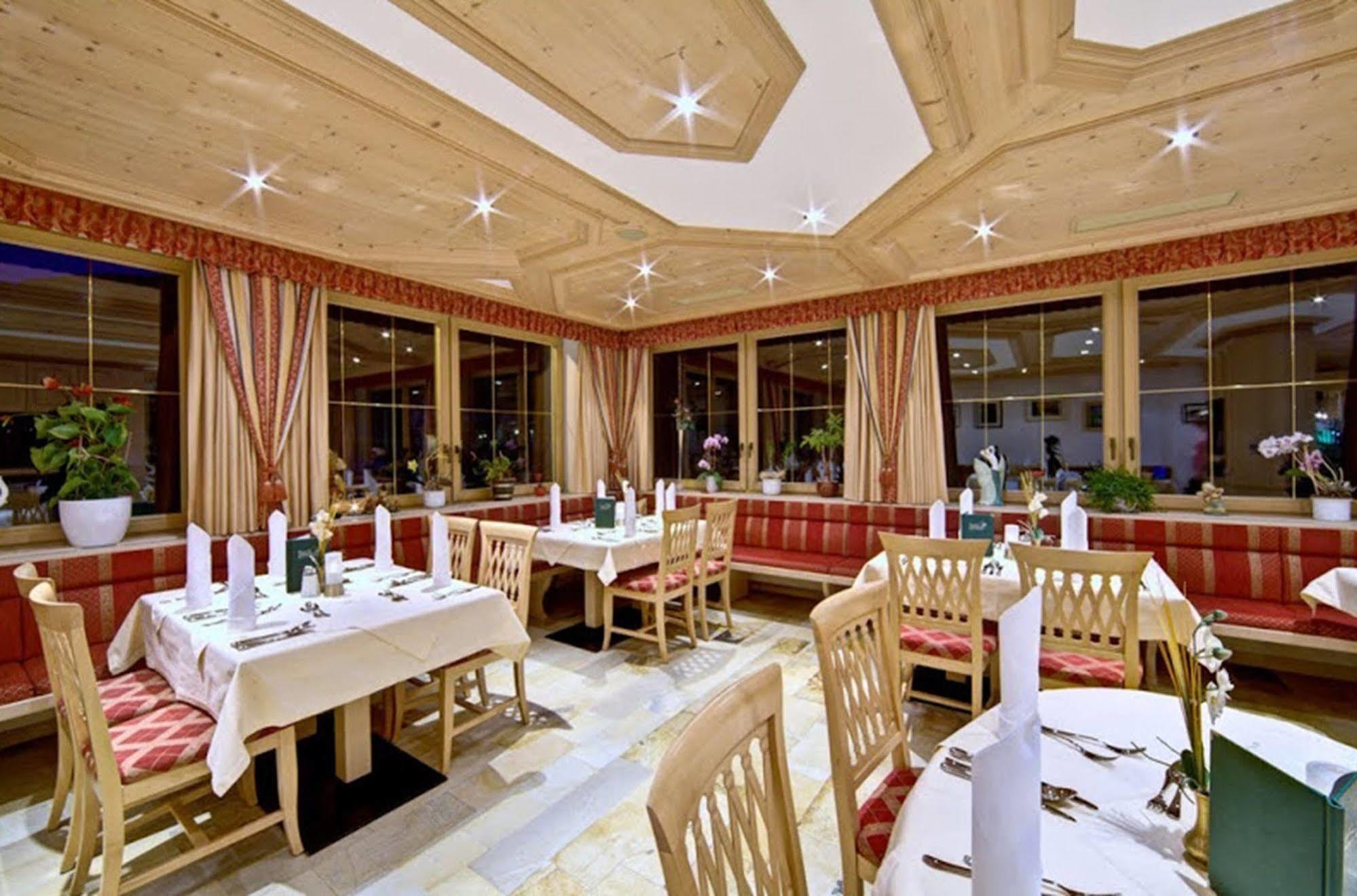 Hotel Zum Gruenen Tor 턱스 외부 사진