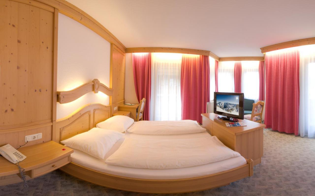 Hotel Zum Gruenen Tor 턱스 외부 사진