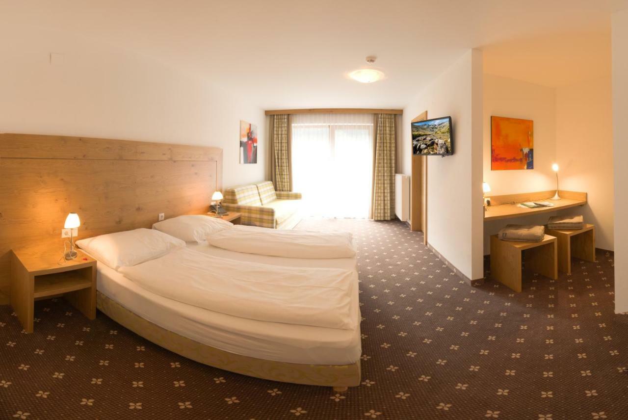 Hotel Zum Gruenen Tor 턱스 외부 사진